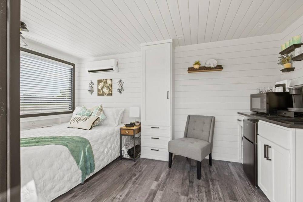 New Wilderness Hideout-Cozy Container Home